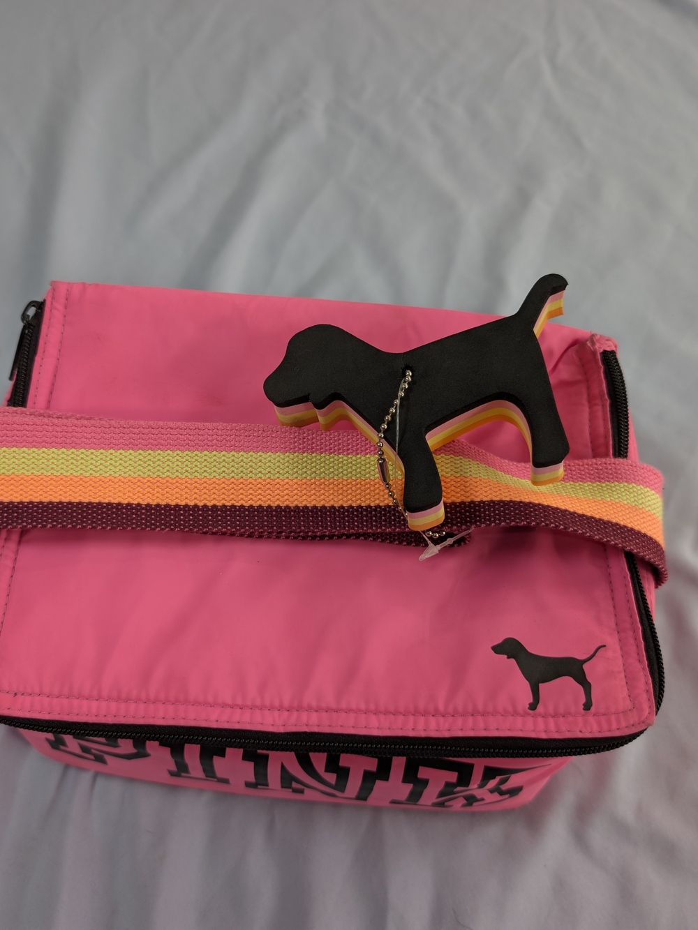 NWT Victoria’s Secret PINK Insulated Mini Cooler Bag + Dog Keychain - Picture 3 of 7